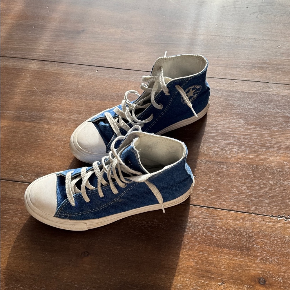 Size 2 Converse Chuck Taylor All Star Sneakers on blue